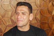 UFC Singapura: Rafael dos Anjos enfrentará Tarec Saffiedine