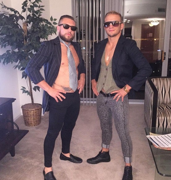 TJ Dillashaw vestido de Conor McGregor